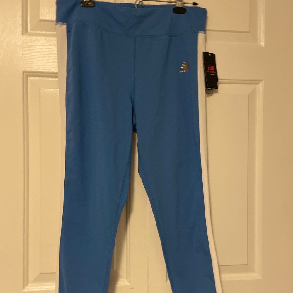 NWT New Balance high rise workout pants with tags and back pocket!